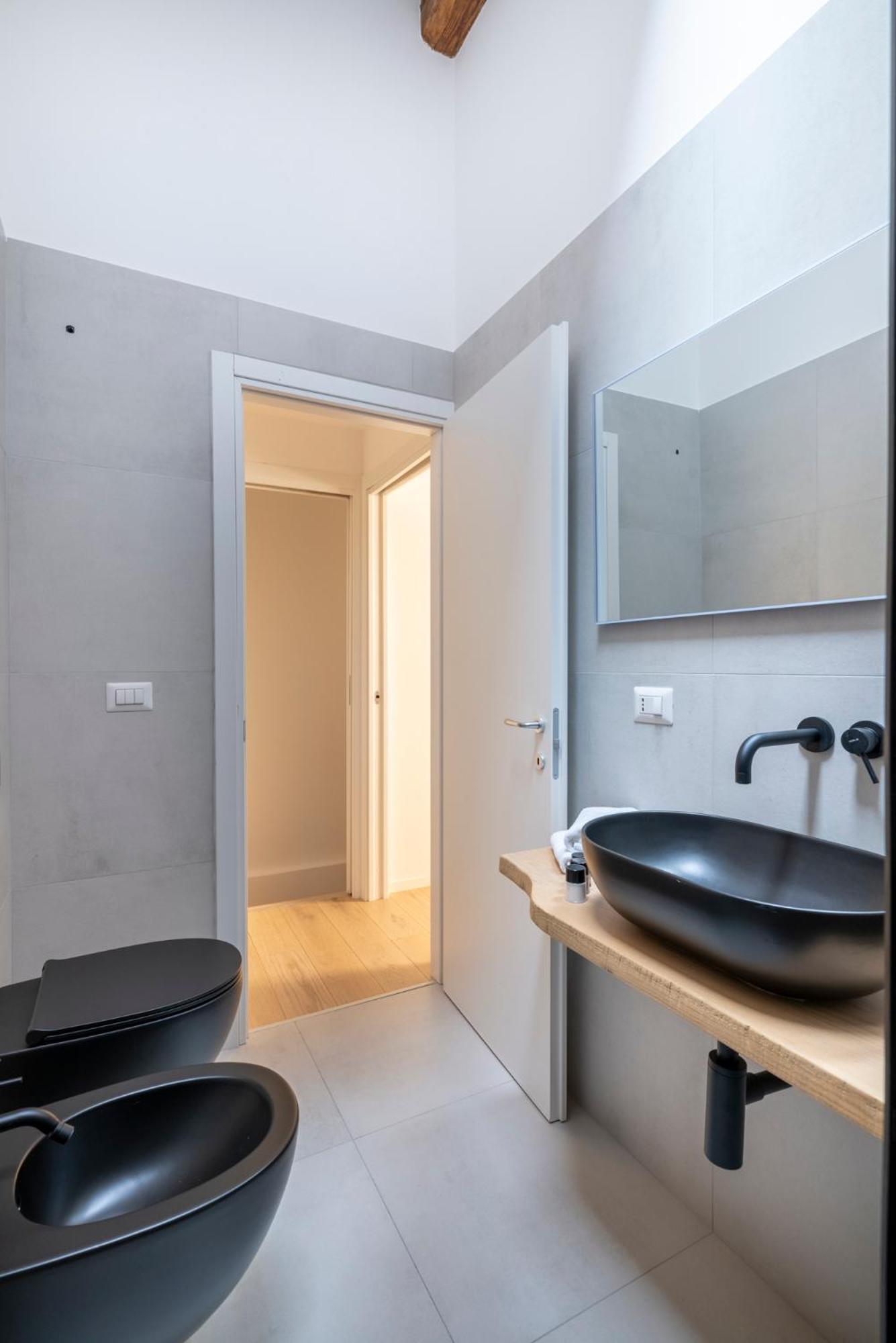 Aldrovandi Luxury Suites And Apartment ボローニャ エクステリア 写真