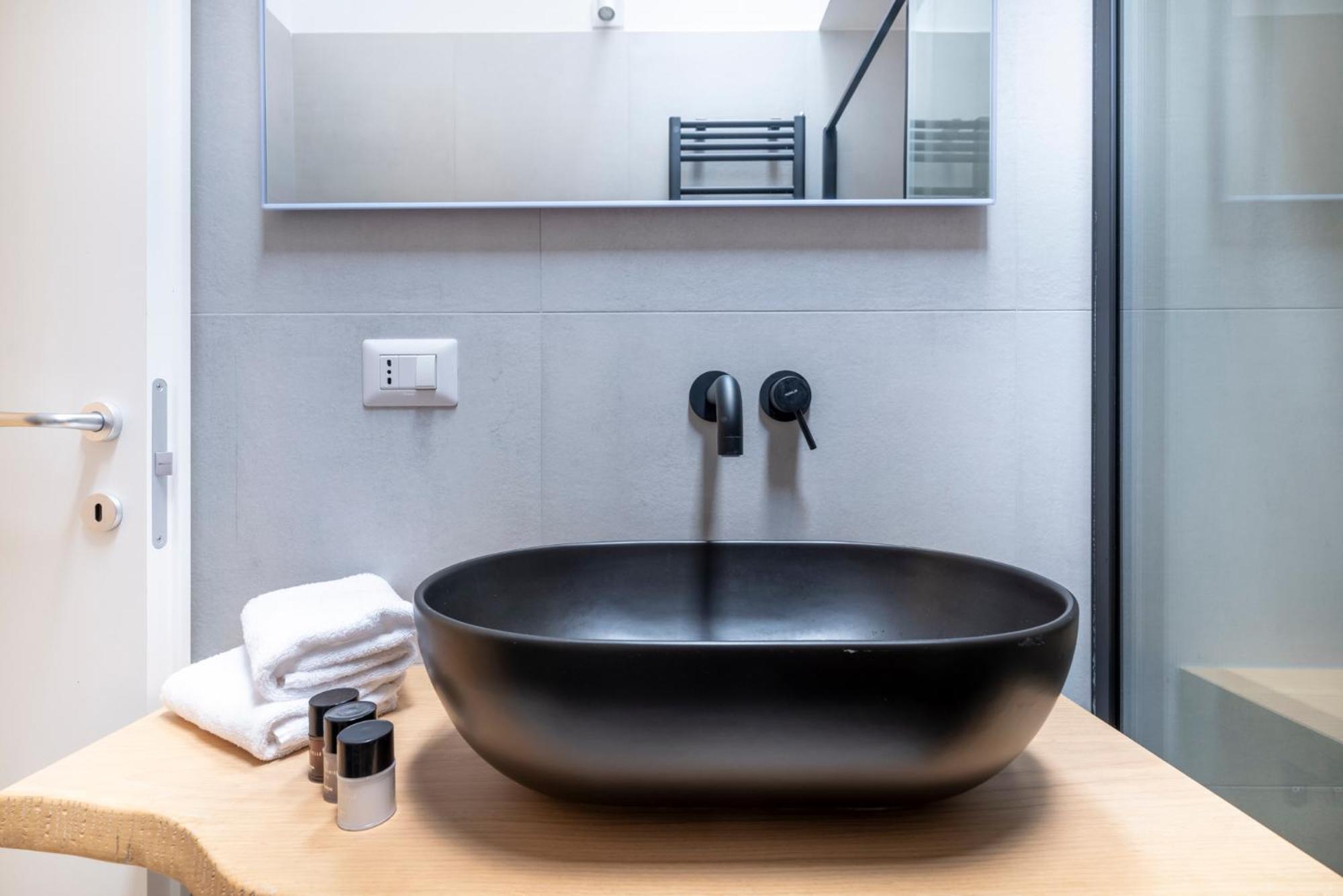 Aldrovandi Luxury Suites And Apartment ボローニャ エクステリア 写真
